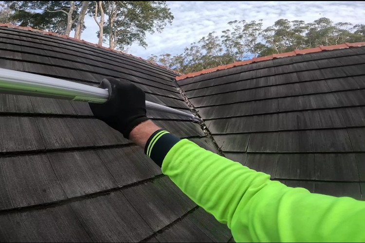 Gutter maintenance, extending poles for flawless valleys on steep roofs in ulladulla